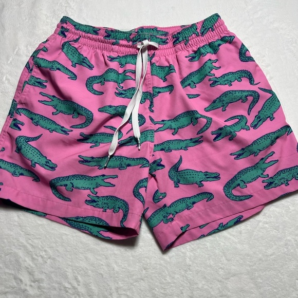 Chubbies Pink Swim Shorts with Green Alligator Design - Picture 1 of 4